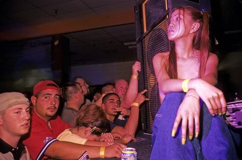 Rave Culture Fashion, Photos From The 90s, 90s Rave Aesthetic, 90s Rave Fashion, House Party Aesthetic, Acid House Rave, Phat Pants, Rave Aesthetic, Rave Scene