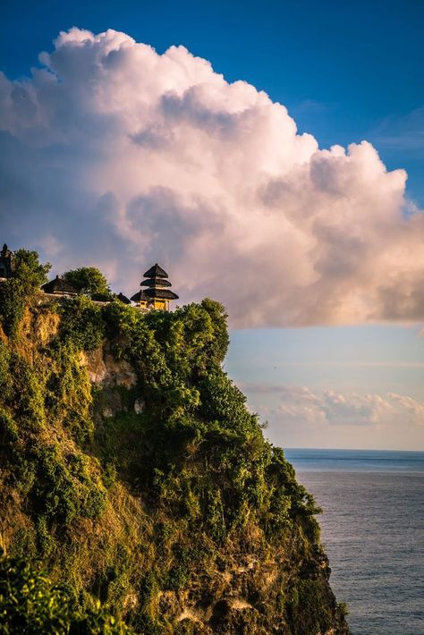 The inner sanctum of the pura (temple) is perched at the edge of steep cliffs which tower over Bali’s legendary surf breaks at the south. Most travelers enjoy the view of this temple from two different vantage points, from both the northern and southern parts of the area. Bali Jimbaran, Bali Aesthetic, Jimbaran Bali, Temple Bali, Things To Do In Bali, Popular Things, Uluwatu Temple, Travel Bali, Cliff Edge