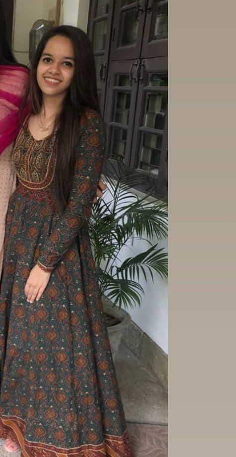 Indian Fits, Simple Kurta Designs, Frock For Women, Anarkali Kurti, Kurta Dress, Cotton Kurti Designs, Cotton Kurti, Anarkali Dress, Fashion Attire