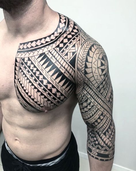 A imagem pode conter: uma ou mais pessoas e close-up Maori Tattoo Meanings, Common Tattoos, Black Art Tattoo, Polynesian Tattoo Designs, Maori Tattoo Designs, Famous Tattoos, Samoan Tattoo, Cool Chest Tattoos, Chest Tattoo Men