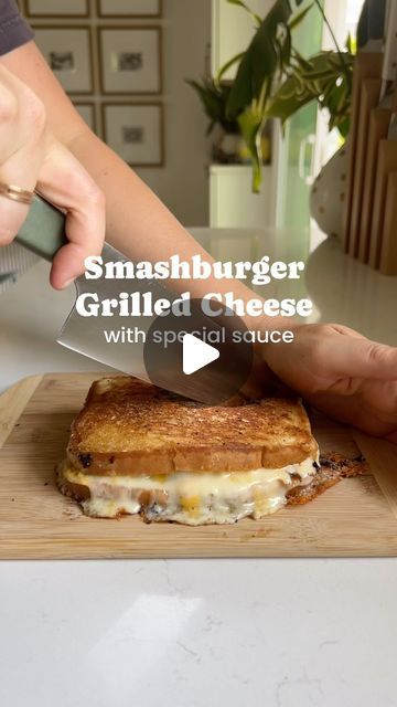 MacKenzie Smith on Instagram: "Who’s ready to BEEF up their grilled cheese?! #ad If you’re like me and always looking forward to the next exciting cheesy sandwich, then get ready because this smash burger grilled cheese is EVERYTHING! I love how easy this recipe is and how it elevates your everyday burger. It’s such a simple recipe that packs big results and let’s be real WHO DOESN’T LOVE A CHEESEBURGER GRILLED CHEESE COMBO

🩷 Comment “burger baby” below to get the full recipe sent straight to your inbox!

Makes 4 Sandwiches

INGREDIENTS
⭐️ 1 lb ground beef
⭐️ 1 small onion, thinly sliced
⭐️ 1/2 cup burger sauce (recipe on the blog)
⭐️ 8 slices hearty white bread
⭐️ 8 slices American cheese
⭐️ 2 cups havarti cheese, shredded
⭐️ 1/3 cup dill pickle chips
⭐️ 2 tbsp salted butter
⭐️ Kosher s Baked Cheese Burgers, Smash Burger Grilled Cheese, Grilled Cheese Smash Burger, Ground Beef Grilled Cheese Sandwich, Cheese Burger Sloppy Joes, Cheeseburger Sandwiches, Grilled Cheese Cheeseburger, Burger Grilled Cheese, Cheeseburger Grilled Cheese