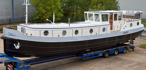 55L Luxemotor Class Dutch Barge - Piper Boats | Dutch Barge Builders Dutch Barge Houseboats, Dutch Barge Interior, Barges For Sale, Barge Boat, Liveaboard Boats, Canal Barge, Boat House Interior, Dutch Barge, Canal Boats