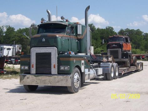 Old Mack Trucks, International Harvester Truck, Freightliner Trucks, Cab Over, Antique Trucks, Mack Trucks, Big Rig Trucks, Dodge Trucks, Large Cars