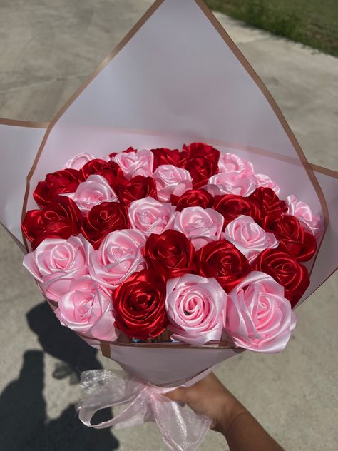 Pink & red Eternal rose bouquet Fake Roses Bouquet, Flowers Ribbon Bouquet, Eternal Flowers Ideas, Satin Bouquet Flower, Eternal Roses Diy, Ribbon Bouquet Diy, Forever Rose Bouquet, Ribbon Rose Bouquet Ideas, Bouquet Of Flowers Ribbon