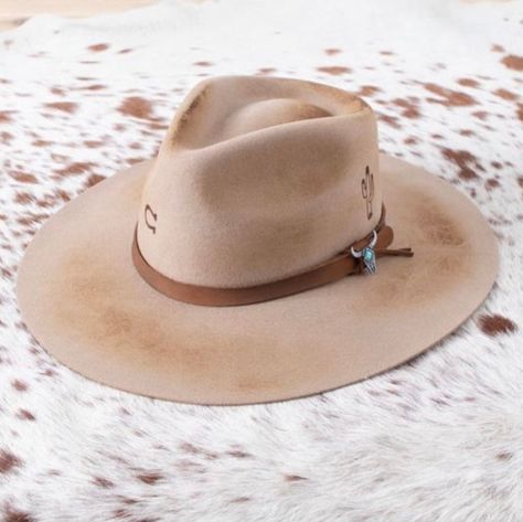 Charlie 1 Horse Sand Lakota - Felt Cowboy Hat | Chasing Elly Apparel Co. Womens Western Hats, Womens Western Fashion, Charlie 1 Horse Hat, Honey Bee Jewelry, Cowboy Shop, Charlie Horse, Grace Alone, Western Gifts, Felt Cowboy Hats