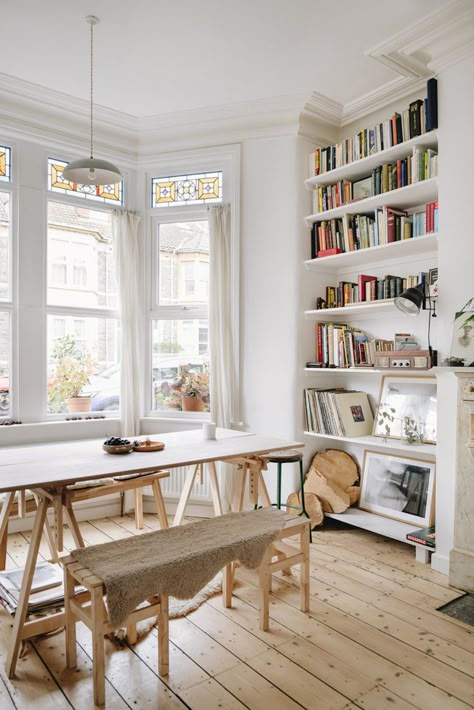 my scandinavian home: Victorian Charm Meets Modern Scandinavian Style In A Lovely Bristol Home My Scandinavian Home, Cheap Living Room Decor, Modern Victorian, Design Apartment, Modern Scandinavian, Scandinavian Home, Style At Home, Home Fashion, Victorian Homes