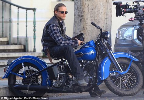 Sweet ride: Charlie was spotted on a shiny blue motorcycle while filming outside a courthouse Harley Davidson Merchandise, Sons Of Anarchy Motorcycles, Sons Of Anarchy Samcro, Мотоциклы Harley Davidson, Harley Davidson Panhead, Blue Motorcycle, Jax Teller, New Motorcycles, Charlie Hunnam