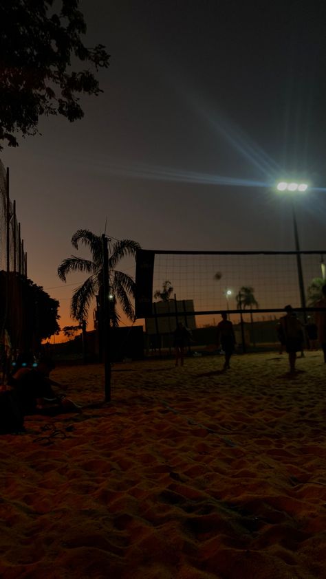 Volleyball At Night Aesthetic, Late Night Volleyball, Dark Volleyball Aesthetic, Vball Pics Aesthetic, Volleyball Net Aesthetic, Volleyball At Night, Volleyball Vision Board, Beach Volley Aesthetic, Volley Aesthetic