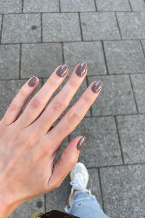 Beautiful warm taupe shellac for fall..
#nailtrends #OOTD #fashionforfall #aw23
#herbst #shellac Shellac Nail Colors, Warm Taupe, Shellac Nails, Fall Nail Colors, Nail Trends, Nail Colors, Ootd, Nails