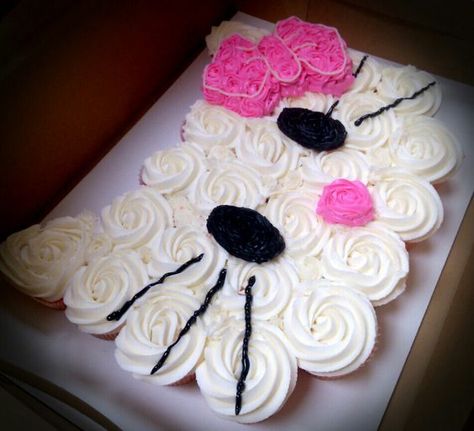 Cupcake Shaped Pull Apart Cake, Cat Cupcakes Ideas, Cupcake Shaped Cake, Bolo Cupcake, Pull Apart Cupcake, Kitty Cupcakes, Pull Aparts, Cupcakes Flores, Pull Apart Cupcake Cake