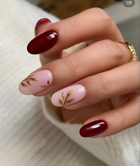 30 Elegant Burgundy Nails To Enhance Your Feminity Burgundy And Gold Nails Short, Maroon Nails With Gold, Maroon Nail Designs, Maroon Nail, Nails 23, Luv Nails, Kutek Disney, Wine Nails, Thanksgiving Nail Designs