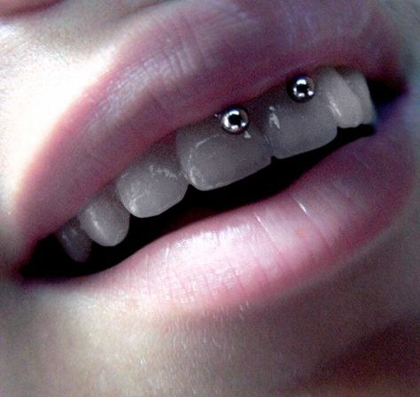 Smiley Piercing Jewelry Cute, Smiley Piercing Aesthetic Baddie, Pirsing Smile, Mouth Piercings Smiley, Smiley Piercing Aesthetic, Smile Piercing, Dream Piercings, Pretty Piercings, Manifest Board