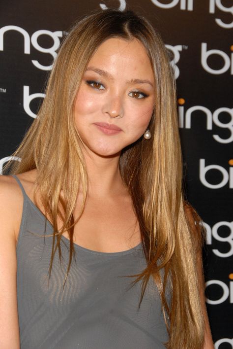 Asian Brown Hair, Blonde Asian Hair, Black To Blonde Hair, Hair Color Asian, Blonde Asian, Square Face Hairstyles, Devon Aoki, Hair Color Light Brown, 3d Tattoo