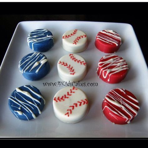 Baseball Americana chocolate covered Oreos Baseball Oreos, Oreo Ideas, Cake Pucks, Treat Business, Tee Ball, Baseball Cake, Baseball Stuff, Dipped Oreos, Baby Shower Treats