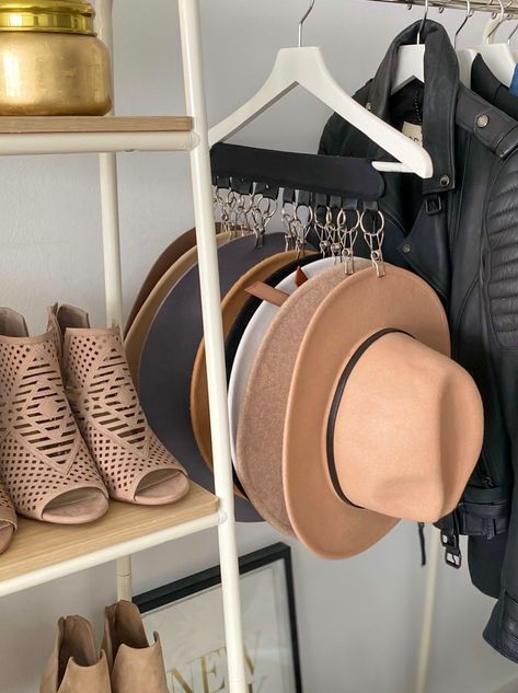 Where To Put Hats In Room, Hat And Scarf Storage, Sun Hat Organization, How To Organize Hats In Closet, Walk In Closet Hat Organization, Organizing Hats In Closet, Sun Hat Storage Ideas, Fedora Hat Storage Ideas, Home Boutique Ideas Display