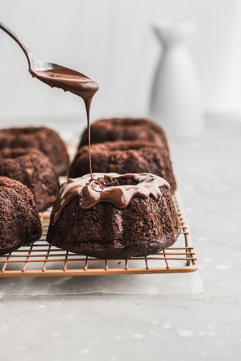 Double chocolate mini bundt cakes made gluten free and refined sugar free and made with a boost of energy using Konscious Keto. Chocolate Bundt Cakes, Banana Bundt Cake, Making Peanut Butter, Chocolate Bundt, Mini Bundt Cakes, Dessert Photography, Chocolate Bundt Cake, Sugar Free Chocolate Chips, Desserts Vegan