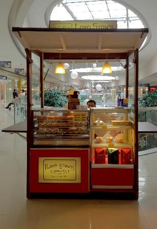 The Lord Stowe's Kiosk at Mall of Asia Small Food Kiosk Design Ideas, Japanese Street Food Stall Design, Bakery Kiosk, Food Kiosk Design Mall, Street Food Design Kiosk Plan, Cake Shop Design, Food Court Design, Juice Bar Design, Bike Food