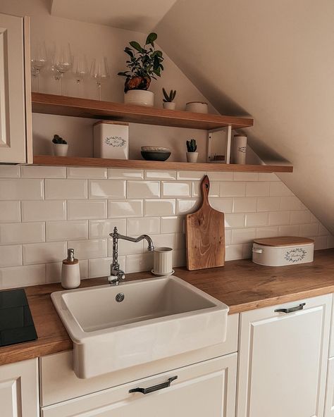 Kitchen With White Tiles, Wood Worktop Kitchen, Farmhouse Cozy, Wood Countertops Kitchen, Diy Upholstery, Country Cottage Kitchen, Wood Worktop, Deep Sink, Upholstery Projects