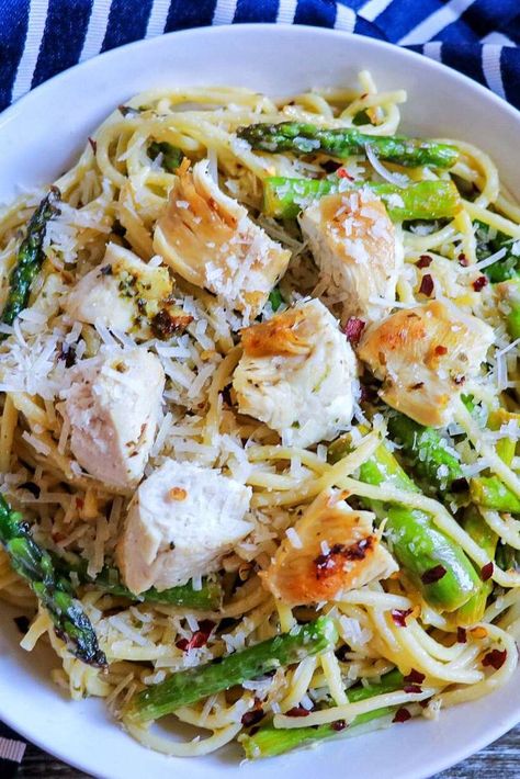 Asparagus Spaghetti, Pesto Asparagus, Quesadilla Recipes Beef, Pesto Chicken Breast, Asparagus Chicken, Kale Smoothie Recipes, Chicken Pasta Dishes, Lemon Asparagus, Main Entrees