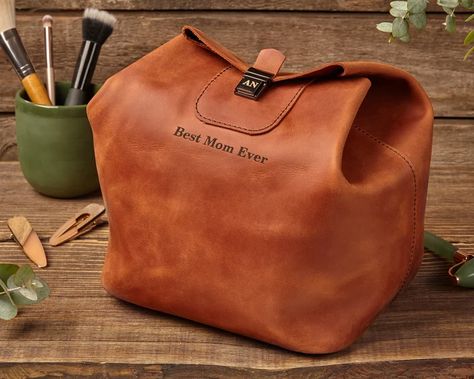 Skincare Storage, Monogrammed Makeup Bags, Cosmetic Bag Organization, Leather Engraving, Leather Cosmetic Bag, Leather Makeup Bag, Dopp Kit, Distressed Leather, Beauty Bag