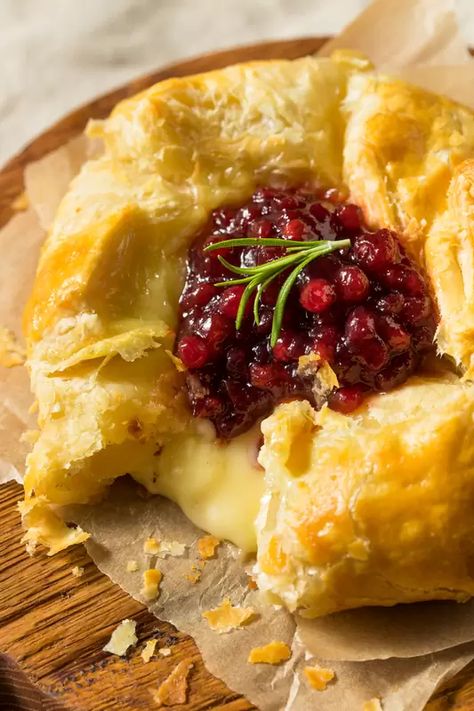 Air Fryer Baked Brie Baked Brie With Jam, Brie Cheese Recipes, Brie En Croute, Best Thanksgiving Appetizers, Baked Brie Recipes, Brie Puff Pastry, Brie Recipes, Baked Brie, Thanksgiving Appetizers