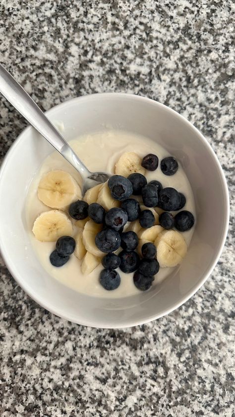 #yogurt #blueberry #banana Yogurt And Banana, Banana Yogurt, Yoghurt Bowl, Food Motivation, Yogurt Bowl, Healthy Food Motivation, Banana Blueberry, Coconut Yogurt, Food Inspo