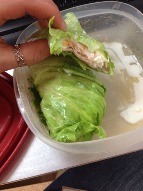 Healthy low carb lunch! Turkey cheese and cottage cheese wrap. 2 are 180 calories! Lettuce Wraps Low Calorie, Sliced Cheese, Salad Wrap, Healthy Low Carb, Deli Turkey, 귀��여운 음식 그림, Turkey Cheese, Lettuce Wrap, Cheese Wrap