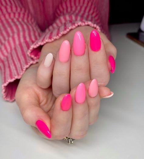 Pink Nail Gradient, Pink Skittle Nails, Gradient Pink Nails, Gradiant Nails, Juicy Nails, Skittle Manicure, Skittles Nails, Pink Gradient Nails, Skittle Nails