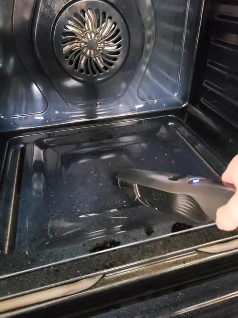 How To Clean A Gas Oven Inside, Cleaning A Gas Oven, How To Clean Gas Oven, How To Clean A Gas Oven, Black Gas Stove, Oven Cleaning Easy, Gas Stove Cleaning, Stove Cleaning, Homemade Oven Cleaner