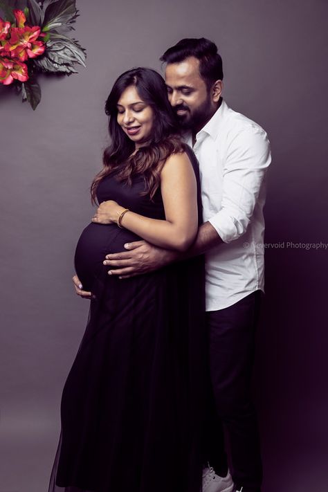 Couple maternity photography in Bangalore Mom And Dad Poses, Maternity Shoot Couple, Photography For Couples, Maternity Photography Studio, Maternity Studio, Studio Maternity, Maternity Photography Poses, Happy Mom, Maternity Shoot