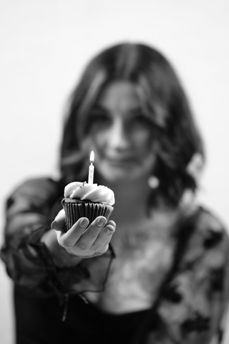 Black and white photo of a woman holding a cupcake Portrait Birthday Photography, Birthday Cupcake Photoshoot, Cupcake Birthday Photoshoot, Cupcake Photoshoot, Birthday Portrait Photography, Black Photoshoot, Birthday Inspo, Photoshoot Studio, Best Friend Photoshoot