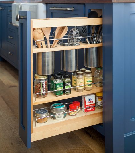 Narrow Cabinet Kitchen, Top Kitchen Trends, Kitchen Cabinet Organization Ideas, Corner Kitchen Cabinet, Narrow Kitchen, Kitchen Cabinet Drawers, Kitchen Cabinet Organization, Food Storage Containers Organization, Kitchen Cabinet Colors