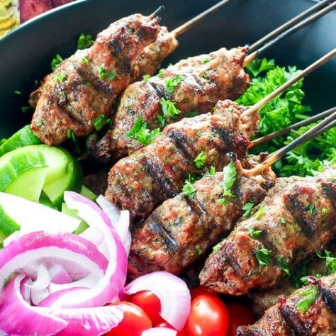 Easy Bbq Recipes, Barbecue Side Dishes, Beef Kebabs, Kebabs On The Grill, Beef Kabobs, Ground Beef Recipes Healthy, Kabob Recipes, Side Dishes For Bbq, Kebab Recipes