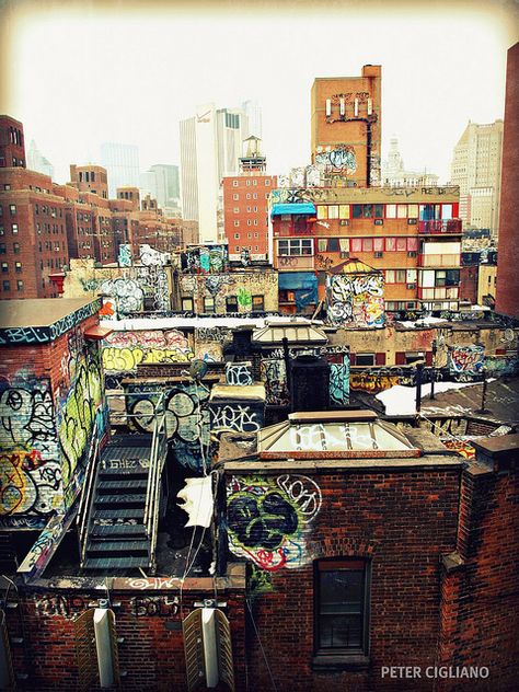 Nyc Graffiti, Grunge Wallpaper, Graffiti Tattoo, New York Graffiti, Graffiti Drawing, Lower Manhattan, Graffiti Prints, Street Art Graffiti, World Trade Center