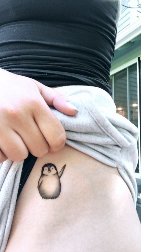 Penguin Balloon Tattoo, Tiny Penguin Tattoo Simple, Macaroni Penguin Tattoo, Tattoo Ideas Penguin, Matching Penguin Tattoo, Tiny Penguin Tattoo, Mimi Tattoo Ideas, Penguin Tattoo Couple, Pingu Tattoo