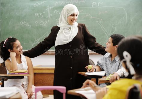 School Trip Outfit, Muslim Teacher, Ideal Classroom, Outfit Muslim, Islamic School, Teacher Lifestyle, Nobody Asked, Teacher Cartoon, Modern School