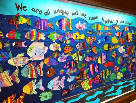 Mrs Brown • Art    𝙺-𝟻 on Instagram: ““We are all unique, but we swim together as one school!” Join your child and look for their special fish…🐟 🐠 All students participated in…” Belonging Art, School Of Fish, Art Bulletin Board Ideas, Primary School Displays, Art Auction Projects, Art Bulletin Boards, Group Art Projects, Collaborative Art Projects, School Murals