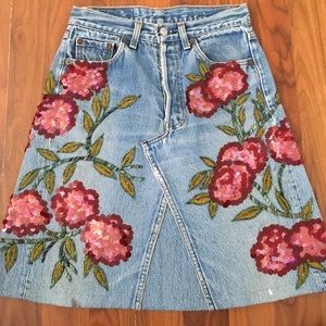 Jean Crafts Ideas, Hmong Clothing, Jeans Bordado, Boho Chic Fall, Hmong Clothes, A Line Denim Skirt, Gucci Spring, Ladies Denim, Denim Quilt