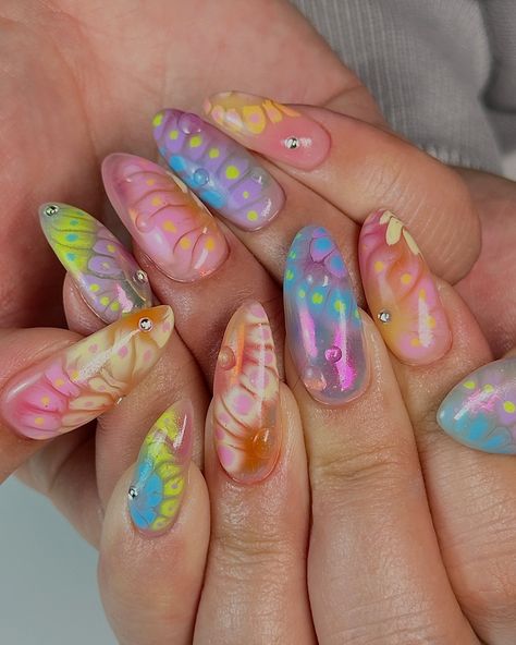 💫 BLOOMIN’ COLOURS 🌈 Gel extensions have left the chat. This set was done on her natural nails. My client didn’t actually know what design she wanted but she knew she wanted colourful so this was what we came up with. It’s been a while since I did a blooming gel set so I’m OBSESSED with how this turned out! 😍🌈🦄✨💖 ✨structured efile + level 4nail art 🌈custom press ons available through dm or Etsy link in bio 🦄book an appointment via link in bio #nailsofinstagram #nailsnailsnails #nails2i... Rainbow Blooming Gel Nails, Uñas Cute, Blooming Gel Nails, Bday Nails, Blooming Gel, Shellac Colors, Simple Acrylic, Gel Set, Simple Acrylic Nails