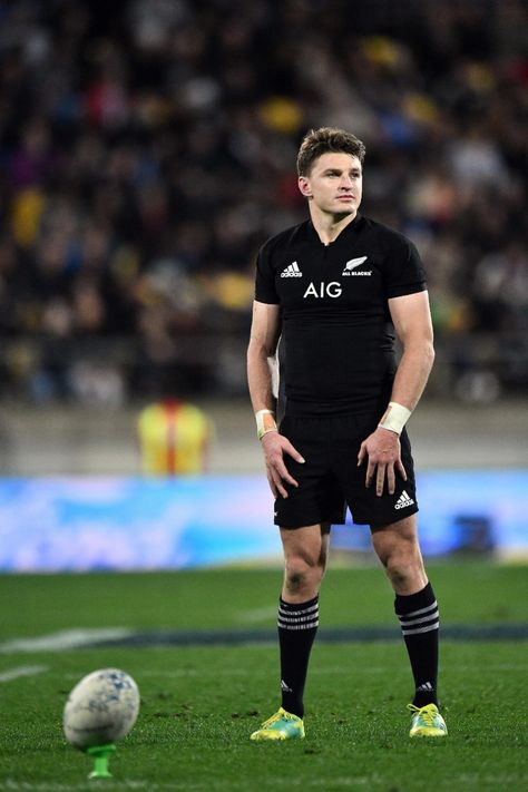 Beauden Barrett Wallpaper, All Blacks Rugby Wallpaper, Rugby Wallpaper Iphone, Rugby Player Aesthetic, All Black Rugby, Duane Vermeulen, Rugby Body, Beauden Barrett, Rugby Wallpaper