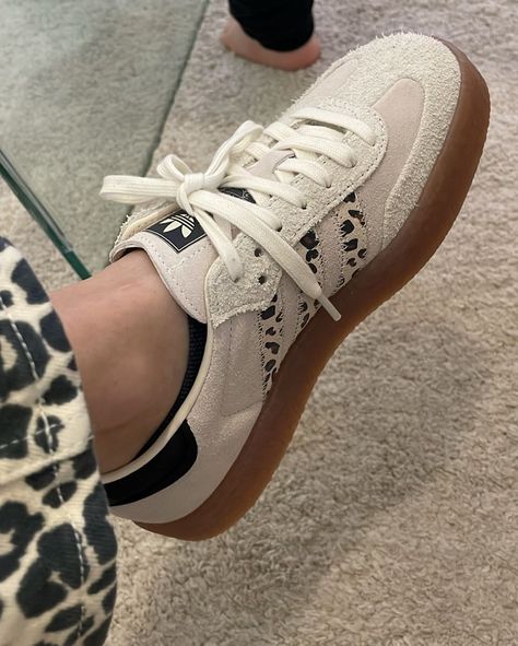 Fall Sneakers 2024 Women’s 26 Ideas: Trends, Styles, and Outfits Leopard Print Adidas, Black Platform Sneakers, Black Nike Sneakers, Adidas White Sneakers, Fall Sneakers, Leopard Print Sneakers, Business Casual Outfits For Women, Fits Inspo, Popular Sneakers