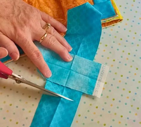 Brilliant Last Binding Join For Your Quilt Tutorial Continuous Binding Tutorial, Quilt Tricks Sewing Hacks, Hand Sewing Binding On A Quilt, How To Join Quilt Binding Ends, Joining Binding Ends Quilts, Quilt Binding Tutorial Easy Video, How To Join Binding Ends Quilts, Quilting Tips And Tricks, Quilt Binding Tutorial Easy