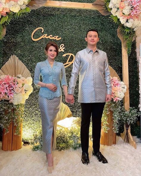 Kebaya Bridesmaid, Kebaya Lamaran, Dress Brokat Modern, Model Dress Kebaya, Nikah Decor, Engagement Gown, Kebaya Wedding, Indonesian Wedding, Kebaya Brokat