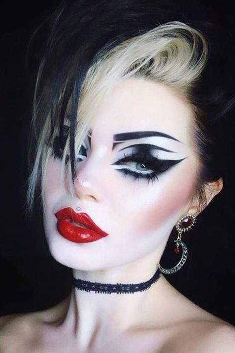 close-up portrait of a young, beautiful woman with goth eyeliner makeup look Goth Eyeliner, Maquillage Goth, Goth Makeup Looks, Drag Ideas, Goth Eye Makeup, Eyeliner Ideas, Drag Make-up, Drag Queen Makeup, Punk Makeup