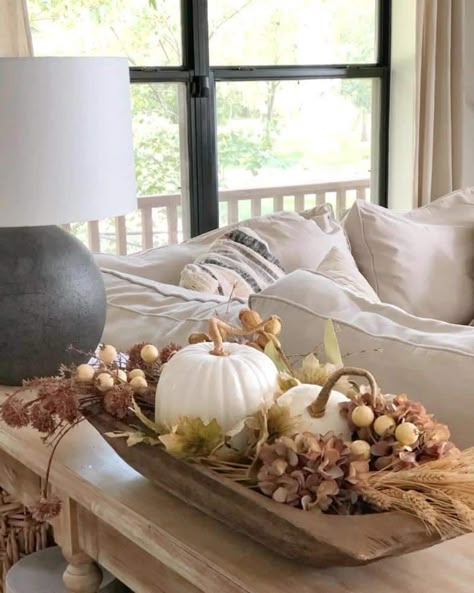 Thanksgiving Farmhouse Dough Bowl Ideas - The Cottage Market Thanksgiving Decorations Indoor, Bowl Arrangements, Dough Bowl Centerpiece, Fall Table Centerpieces, Neutral Fall Decor, Fall Decor Inspiration, Fall Arrangements, Fall Deco, Fall Thanksgiving Decor