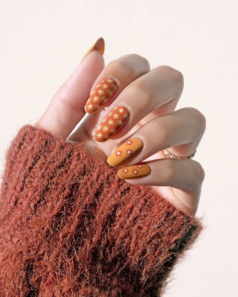 Velvet Nails, Retro Nails, Vintage Nails, Floral Nail Designs, Minimalist Nail Art, Her Nails, Thanksgiving Nails, Orange Nails, Minimalist Nails