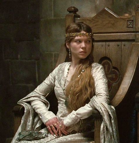 Robin Hood 2010 - Isabella of Angoulême Saint Laurent 2014, Medieval Aesthetic, Lea Seydoux, Isla Fisher, Matthew Macfadyen, Kevin Costner, Medieval Clothing, Medieval Dress, Jeremy Renner