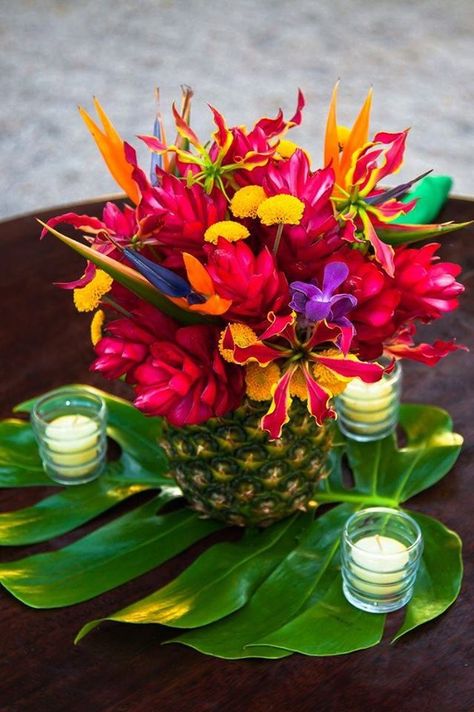 Bob Fashion, Havana Nights Party, Tropical Centerpieces, Tropical Wedding Theme, Tropical Flower Arrangements, Fiesta Tropical, Luau Theme, Tropical Birthday, Lighting Decor