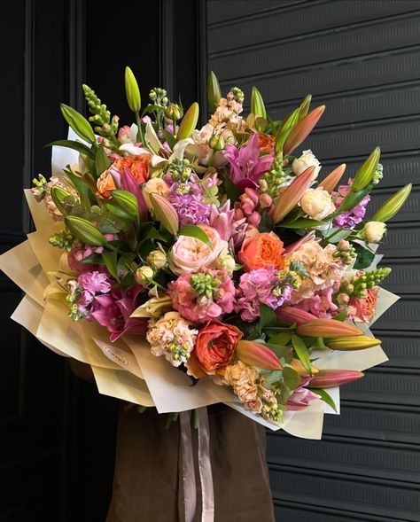 Aesthetic Bouquet Of Flowers, Flower Bouquet Autumn, Amaryllis Bouquet, Luxury Flower Bouquets, Bloom Where Youre Planted, Look Rose, Boquette Flowers, A Bouquet Of Flowers, Nothing But Flowers