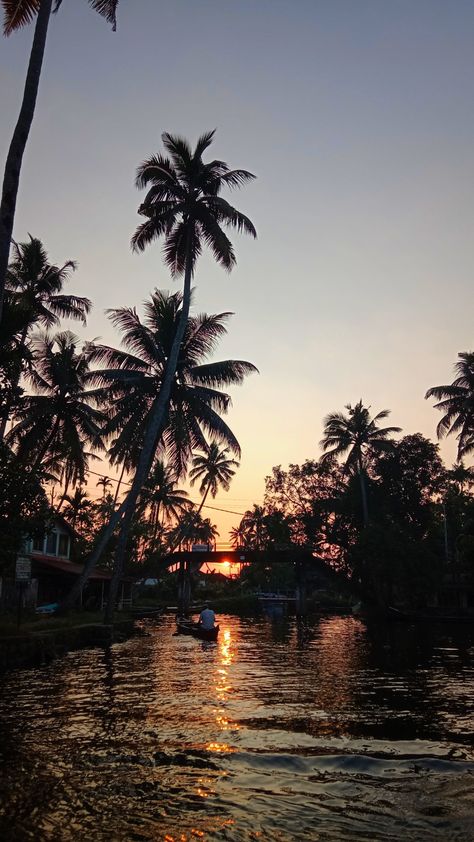 Sinhala Aesthetic, Allepy Kerala, Kerala Alleppey, Kerala Aesthetic, Nature Aesthetic Pictures, Fake Aesthetic, Kerala Travel, Beach Instagram Pictures, Munnar